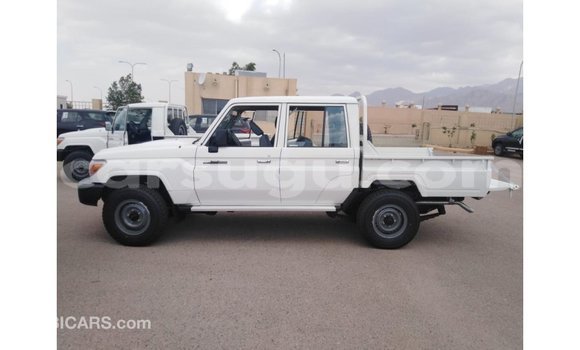 Acheter Import Voiture Toyota Land Cruiser Blanc à Import - Dubai, Burkina-Faso Acheter Import Voiture Toyota Land Cruiser Blanc à Import - Dubai, Burkina-Faso
