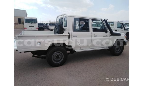 Acheter Import Voiture Toyota Land Cruiser Blanc à Import - Dubai, Burkina-Faso Acheter Import Voiture Toyota Land Cruiser Blanc à Import - Dubai, Burkina-Faso