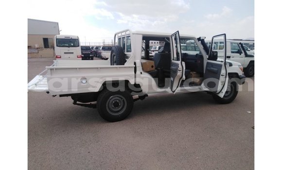 Acheter Import Voiture Toyota Land Cruiser Blanc à Import - Dubai, Burkina-Faso Acheter Import Voiture Toyota Land Cruiser Blanc à Import - Dubai, Burkina-Faso