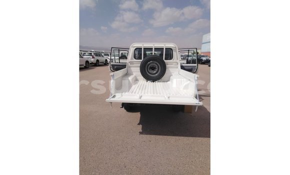 Acheter Import Voiture Toyota Land Cruiser Blanc à Import - Dubai, Burkina-Faso Acheter Import Voiture Toyota Land Cruiser Blanc à Import - Dubai, Burkina-Faso