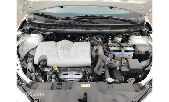 Acheter Import Utilitaire Toyota DA Blanc à Import - Dubai, Burkina-Faso Acheter Import Utilitaire Toyota DA Blanc à Import - Dubai, Burkina-Faso