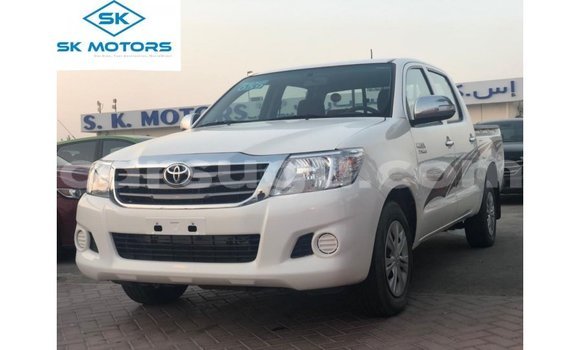 Sayi Imported Toyota Hilux White Mota in Import - Dubai a Burkina Faso