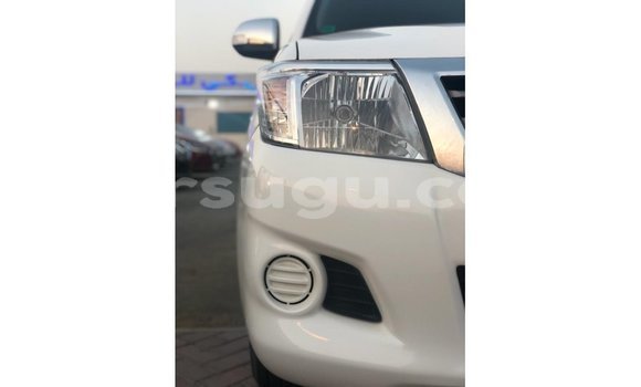 Acheter Import Voiture Toyota Hilux Blanc à Import - Dubai, Burkina-Faso Acheter Import Voiture Toyota Hilux Blanc à Import - Dubai, Burkina-Faso
