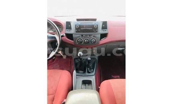 Sayi Imported Toyota Hilux Red Mota in Import - Dubai a Burkina Faso Sayi Imported Toyota Hilux Red Mota in Import - Dubai a Burkina Faso