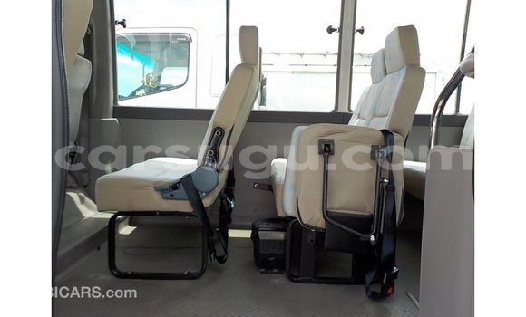 Acheter Import Voiture Toyota Coaster Blanc à Import - Dubai, Burkina-Faso Acheter Import Voiture Toyota Coaster Blanc à Import - Dubai, Burkina-Faso