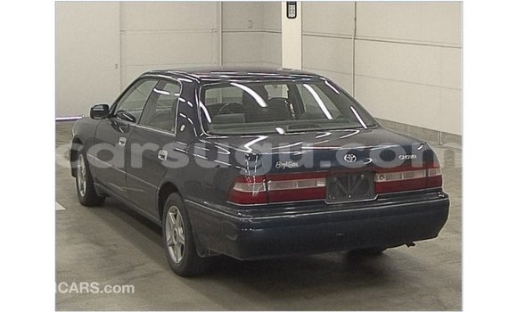 Sayi Imported Toyota Crown Blue Mota in Import - Dubai a Burkina Faso Sayi Imported Toyota Crown Blue Mota in Import - Dubai a Burkina Faso