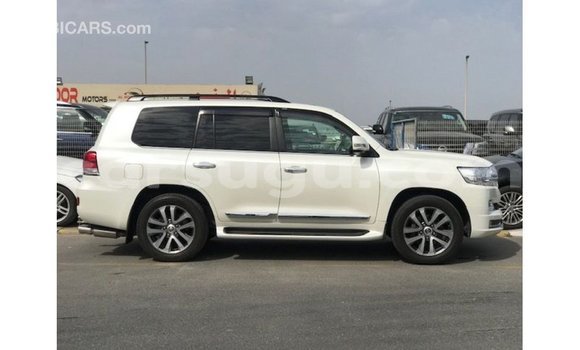 Buy Import Toyota Land Cruiser White Car in Import - Dubai in Burkina Faso Buy Import Toyota Land Cruiser White Car in Import - Dubai in Burkina Faso