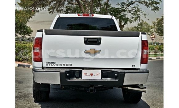 Acheter Import Voiture Chevrolet Silverado Blanc à Import - Dubai, Burkina-Faso Acheter Import Voiture Chevrolet Silverado Blanc à Import - Dubai, Burkina-Faso