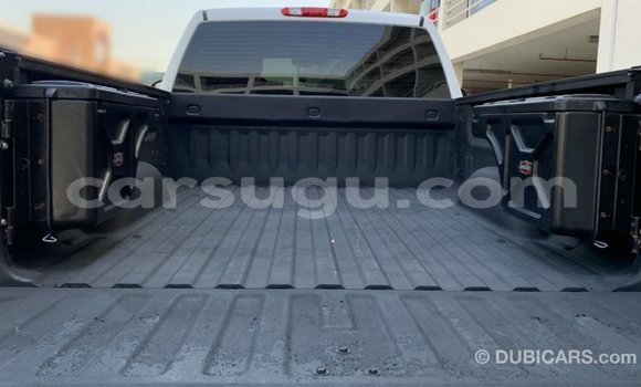 Acheter Import Voiture Chevrolet Silverado Blanc à Import - Dubai, Burkina-Faso Acheter Import Voiture Chevrolet Silverado Blanc à Import - Dubai, Burkina-Faso