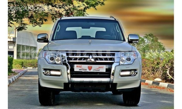 Acheter Import Voiture Mitsubishi Pajero Blanc à Import - Dubai, Burkina-Faso Acheter Import Voiture Mitsubishi Pajero Blanc à Import - Dubai, Burkina-Faso