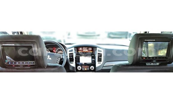 Acheter Import Voiture Mitsubishi Pajero Blanc à Import - Dubai, Burkina-Faso Acheter Import Voiture Mitsubishi Pajero Blanc à Import - Dubai, Burkina-Faso