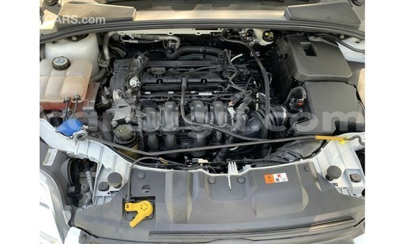 Acheter Import Voiture Ford Focus Blanc à Import - Dubai, Burkina-Faso Acheter Import Voiture Ford Focus Blanc à Import - Dubai, Burkina-Faso