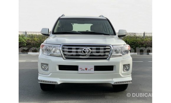 Acheter Import Voiture Toyota Land Cruiser Blanc à Import - Dubai, Burkina-Faso Acheter Import Voiture Toyota Land Cruiser Blanc à Import - Dubai, Burkina-Faso