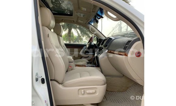 Acheter Import Voiture Toyota Land Cruiser Blanc à Import - Dubai, Burkina-Faso Acheter Import Voiture Toyota Land Cruiser Blanc à Import - Dubai, Burkina-Faso