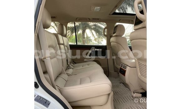 Acheter Import Voiture Toyota Land Cruiser Blanc à Import - Dubai, Burkina-Faso Acheter Import Voiture Toyota Land Cruiser Blanc à Import - Dubai, Burkina-Faso