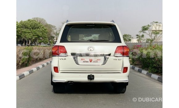 Acheter Import Voiture Toyota Land Cruiser Blanc à Import - Dubai, Burkina-Faso Acheter Import Voiture Toyota Land Cruiser Blanc à Import - Dubai, Burkina-Faso