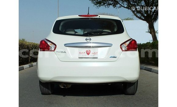 Acheter Import Voiture Nissan Tiida Blanc à Import - Dubai, Burkina-Faso Acheter Import Voiture Nissan Tiida Blanc à Import - Dubai, Burkina-Faso