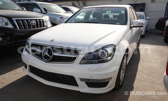 Sayi Imported Mercedes-Benz 200 White Mota in Import - Dubai a Burkina Faso Sayi Imported Mercedes-Benz 200 White Mota in Import - Dubai a Burkina Faso