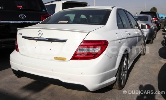Sayi Imported Mercedes-Benz 200 White Mota in Import - Dubai a Burkina Faso Sayi Imported Mercedes-Benz 200 White Mota in Import - Dubai a Burkina Faso