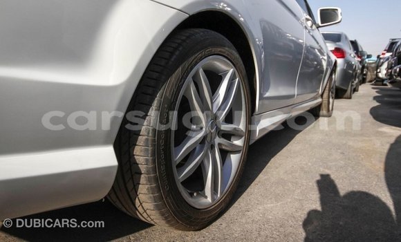 Sayi Imported Mercedes-Benz 200 White Mota in Import - Dubai a Burkina Faso Sayi Imported Mercedes-Benz 200 White Mota in Import - Dubai a Burkina Faso