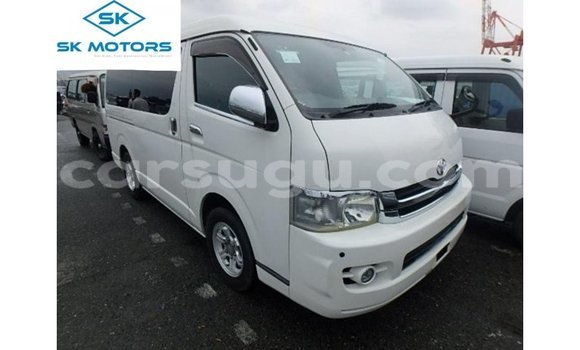 Sayi Imported Toyota Regius White Mota in Import - Dubai a Burkina Faso Sayi Imported Toyota Regius White Mota in Import - Dubai a Burkina Faso