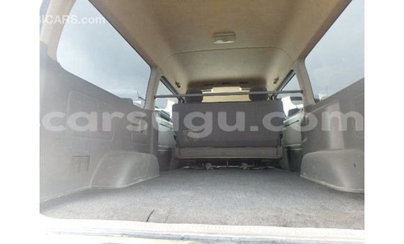 Sayi Imported Toyota Regius White Mota in Import - Dubai a Burkina Faso Sayi Imported Toyota Regius White Mota in Import - Dubai a Burkina Faso