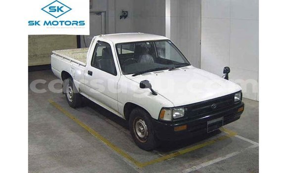Acheter Import Voiture Toyota Hilux Blanc à Import - Dubai, Burkina-Faso