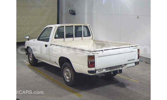 Acheter Import Voiture Toyota Hilux Blanc à Import - Dubai, Burkina-Faso Acheter Import Voiture Toyota Hilux Blanc à Import - Dubai, Burkina-Faso