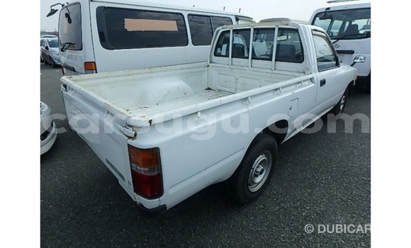 Acheter Import Voiture Toyota Hilux Blanc à Import - Dubai, Burkina-Faso Acheter Import Voiture Toyota Hilux Blanc à Import - Dubai, Burkina-Faso