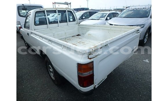Acheter Import Voiture Toyota Hilux Blanc à Import - Dubai, Burkina-Faso Acheter Import Voiture Toyota Hilux Blanc à Import - Dubai, Burkina-Faso