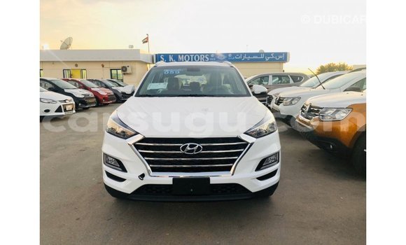 Sayi Imported Hyundai Tucson White Mota in Import - Dubai a Burkina Faso Sayi Imported Hyundai Tucson White Mota in Import - Dubai a Burkina Faso
