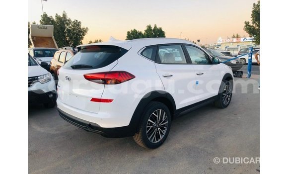 Sayi Imported Hyundai Tucson White Mota in Import - Dubai a Burkina Faso Sayi Imported Hyundai Tucson White Mota in Import - Dubai a Burkina Faso