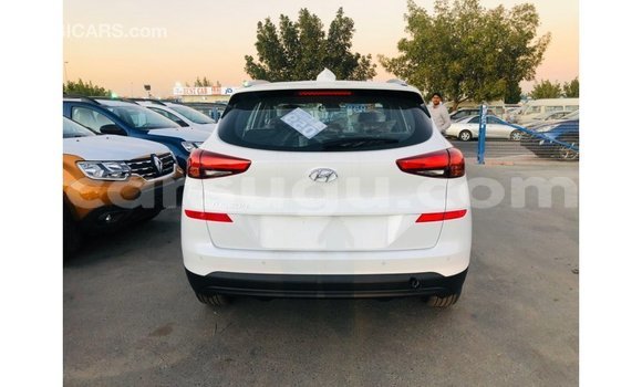 Sayi Imported Hyundai Tucson White Mota in Import - Dubai a Burkina Faso Sayi Imported Hyundai Tucson White Mota in Import - Dubai a Burkina Faso