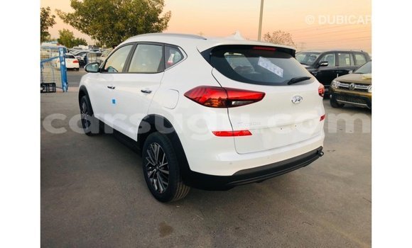 Sayi Imported Hyundai Tucson White Mota in Import - Dubai a Burkina Faso Sayi Imported Hyundai Tucson White Mota in Import - Dubai a Burkina Faso