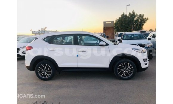 Sayi Imported Hyundai Tucson White Mota in Import - Dubai a Burkina Faso Sayi Imported Hyundai Tucson White Mota in Import - Dubai a Burkina Faso