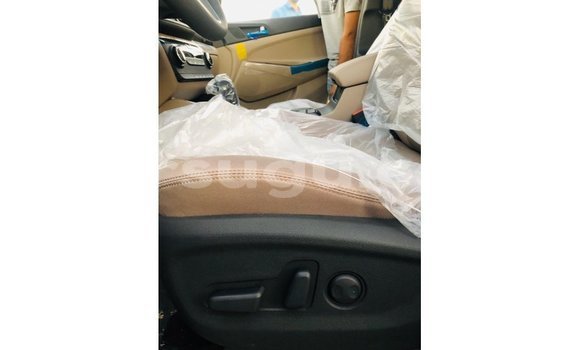 Sayi Imported Hyundai Tucson White Mota in Import - Dubai a Burkina Faso Sayi Imported Hyundai Tucson White Mota in Import - Dubai a Burkina Faso