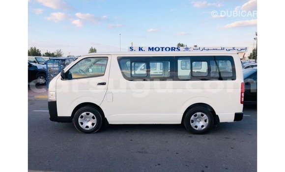 Sayi Imported Toyota Hiace White Mota in Import - Dubai a Burkina Faso Sayi Imported Toyota Hiace White Mota in Import - Dubai a Burkina Faso