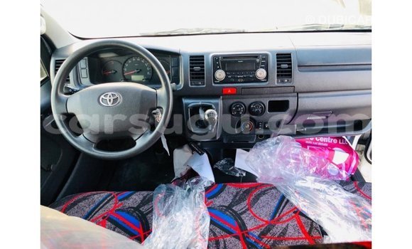 Sayi Imported Toyota Hiace White Mota in Import - Dubai a Burkina Faso Sayi Imported Toyota Hiace White Mota in Import - Dubai a Burkina Faso