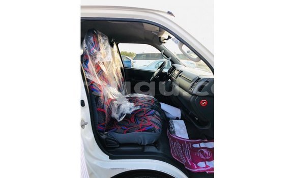 Sayi Imported Toyota Hiace White Mota in Import - Dubai a Burkina Faso Sayi Imported Toyota Hiace White Mota in Import - Dubai a Burkina Faso