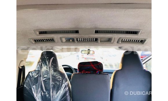 Sayi Imported Toyota Hiace White Mota in Import - Dubai a Burkina Faso Sayi Imported Toyota Hiace White Mota in Import - Dubai a Burkina Faso