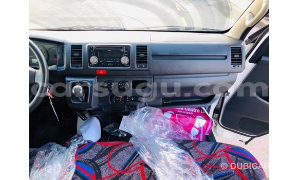 Sayi Imported Toyota Hiace White Mota in Import - Dubai a Burkina Faso Sayi Imported Toyota Hiace White Mota in Import - Dubai a Burkina Faso