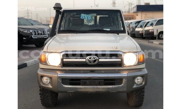 Acheter Import Voiture Toyota Land Cruiser Blanc à Import - Dubai, Burkina-Faso Acheter Import Voiture Toyota Land Cruiser Blanc à Import - Dubai, Burkina-Faso