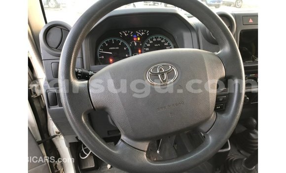 Acheter Import Voiture Toyota Land Cruiser Blanc à Import - Dubai, Burkina-Faso Acheter Import Voiture Toyota Land Cruiser Blanc à Import - Dubai, Burkina-Faso