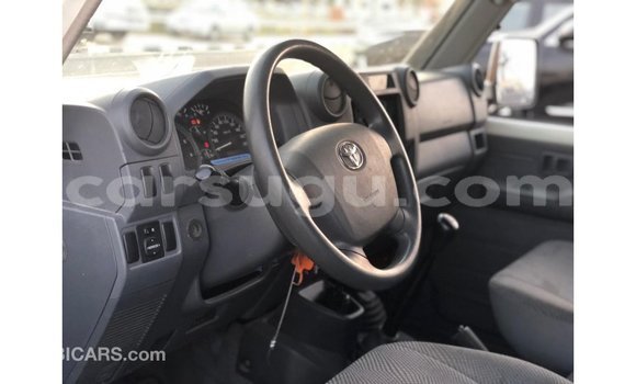 Acheter Import Voiture Toyota Land Cruiser Blanc à Import - Dubai, Burkina-Faso Acheter Import Voiture Toyota Land Cruiser Blanc à Import - Dubai, Burkina-Faso