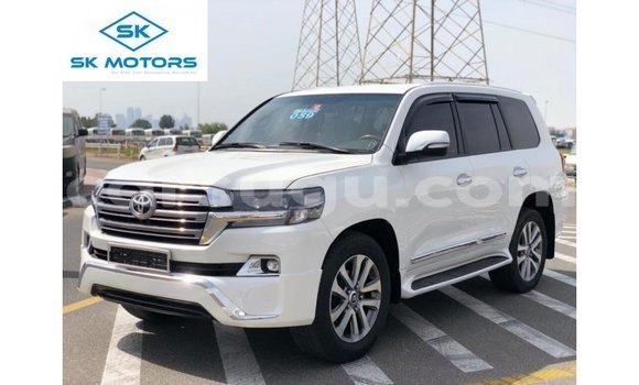 Acheter Import Voiture Toyota Land Cruiser Blanc à Import - Dubai, Burkina-Faso Acheter Import Voiture Toyota Land Cruiser Blanc à Import - Dubai, Burkina-Faso