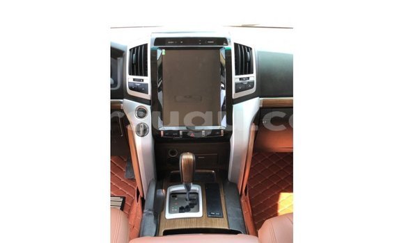 Acheter Import Voiture Toyota Land Cruiser Blanc à Import - Dubai, Burkina-Faso Acheter Import Voiture Toyota Land Cruiser Blanc à Import - Dubai, Burkina-Faso
