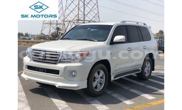 Sayi Imported Toyota Land Cruiser White Mota in Import - Dubai a Burkina Faso Sayi Imported Toyota Land Cruiser White Mota in Import - Dubai a Burkina Faso