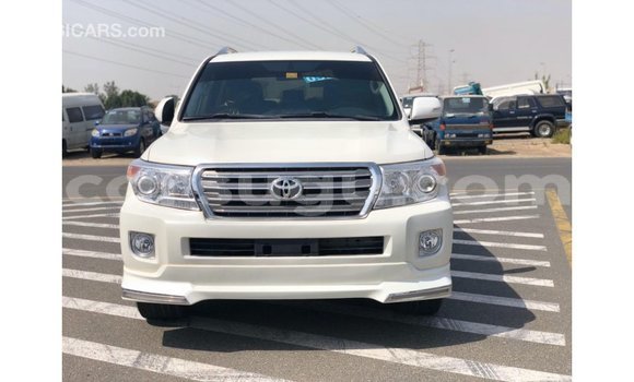 Sayi Imported Toyota Land Cruiser White Mota in Import - Dubai a Burkina Faso Sayi Imported Toyota Land Cruiser White Mota in Import - Dubai a Burkina Faso