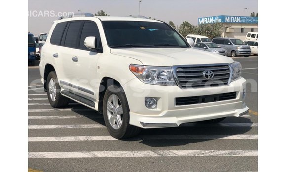 Sayi Imported Toyota Land Cruiser White Mota in Import - Dubai a Burkina Faso Sayi Imported Toyota Land Cruiser White Mota in Import - Dubai a Burkina Faso