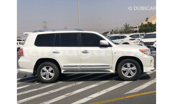 Sayi Imported Toyota Land Cruiser White Mota in Import - Dubai a Burkina Faso Sayi Imported Toyota Land Cruiser White Mota in Import - Dubai a Burkina Faso